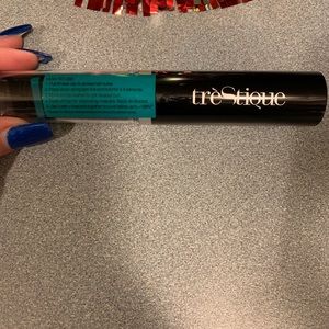 Trestique Mascara with a Lash curler! Brand New!